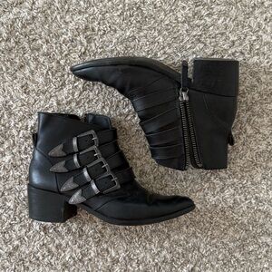 Steve Madden Women's Billey Black Leather Booties